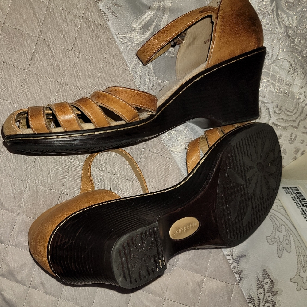 Woman's summer low heel sandle. Soft spots size 8.5.